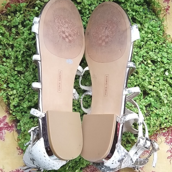 VINCE Camuto Buckles  Cream Laser Leather  Strappy Zips Up Ankle Sandals 8.5 EUC - Picture 11 of 11
